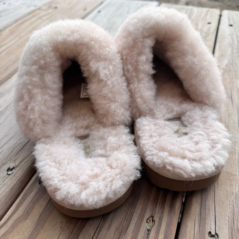UGG Cozy II Metallic Slippers gold big kid 5 / women’s 7